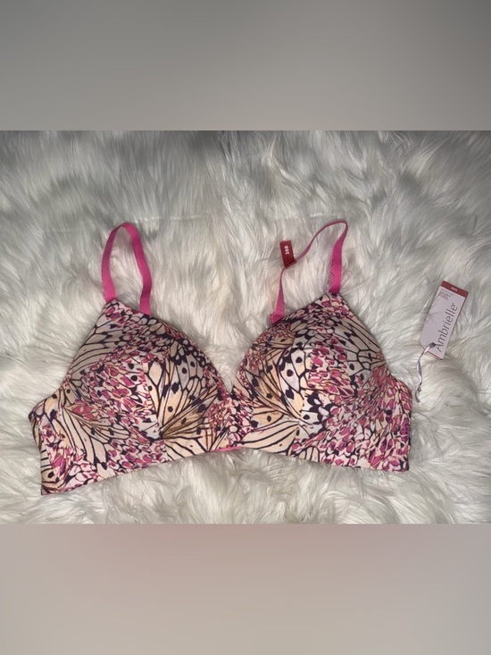 Ambrielle Other - Ambrielle Everyday Wirefree Full Coverage Bra 38B Pink Taupe Butterfly Pattern